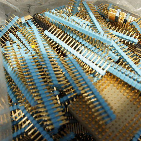 多摩川金属株式会社 基盤部品屑プラ付き金メッキ